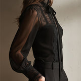 Gertrud - Retro-stilfuld bluse med blonde detaljer
