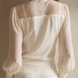 Gertrud - Retro-stilfuld bluse med blonde detaljer