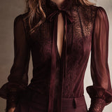 Gertrud - Retro-stilfuld bluse med blonde detaljer