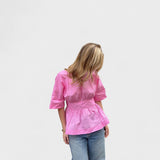 Eleanor - Delikat bluse med slag