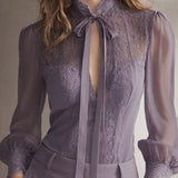 Gertrud - Retro-stilfuld bluse med blonde detaljer