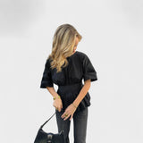 Eleanor - Delikat bluse med slag