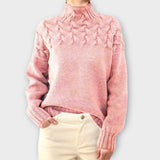Ragna - Kvindepullover med strikkede detaljer