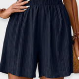 Viktoria - Stilfulde shorts med plisseringer