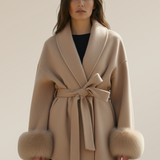 Ella Katrine - Elegant frakke med detaljer i pels