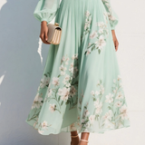 Arthuretta - En midi-kjole med V-udskæring i chiffon