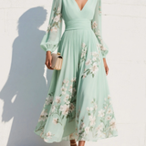 Arthuretta - En midi-kjole med V-udskæring i chiffon