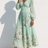 Arthuretta - En midi-kjole med V-udskæring i chiffon