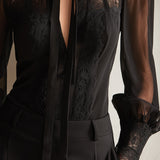 Gertrud - Retro-stilfuld bluse med blonde detaljer