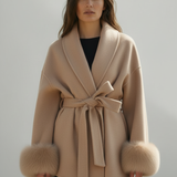 Ella Katrine - Elegant frakke med detaljer i pels